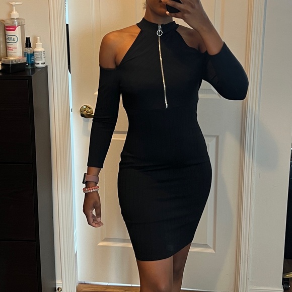GUESS Black Bodycon Zipper Dress - Picture 2 of 11